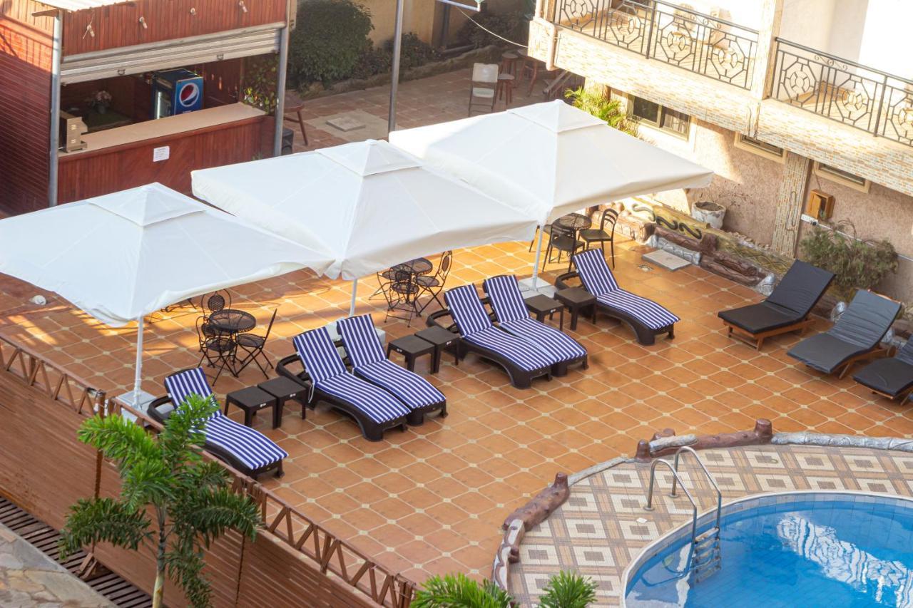 Lou Ralph Hotel Akkra Exterior foto