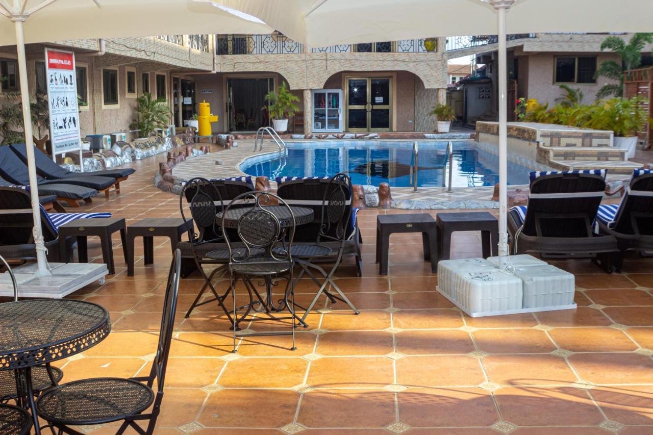 Lou Ralph Hotel Akkra Exterior foto